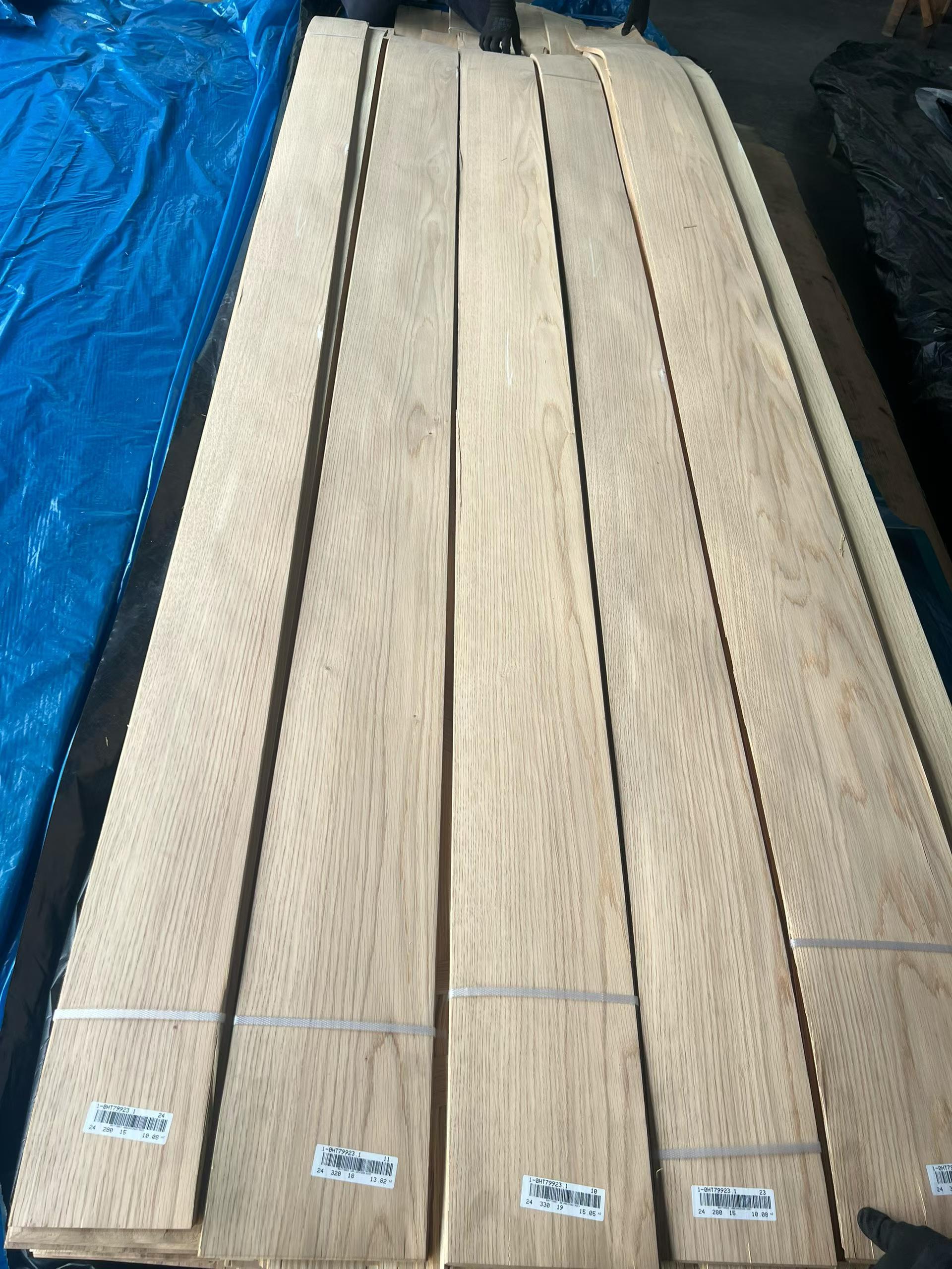 Quercia Rossa veneer — Straight grain