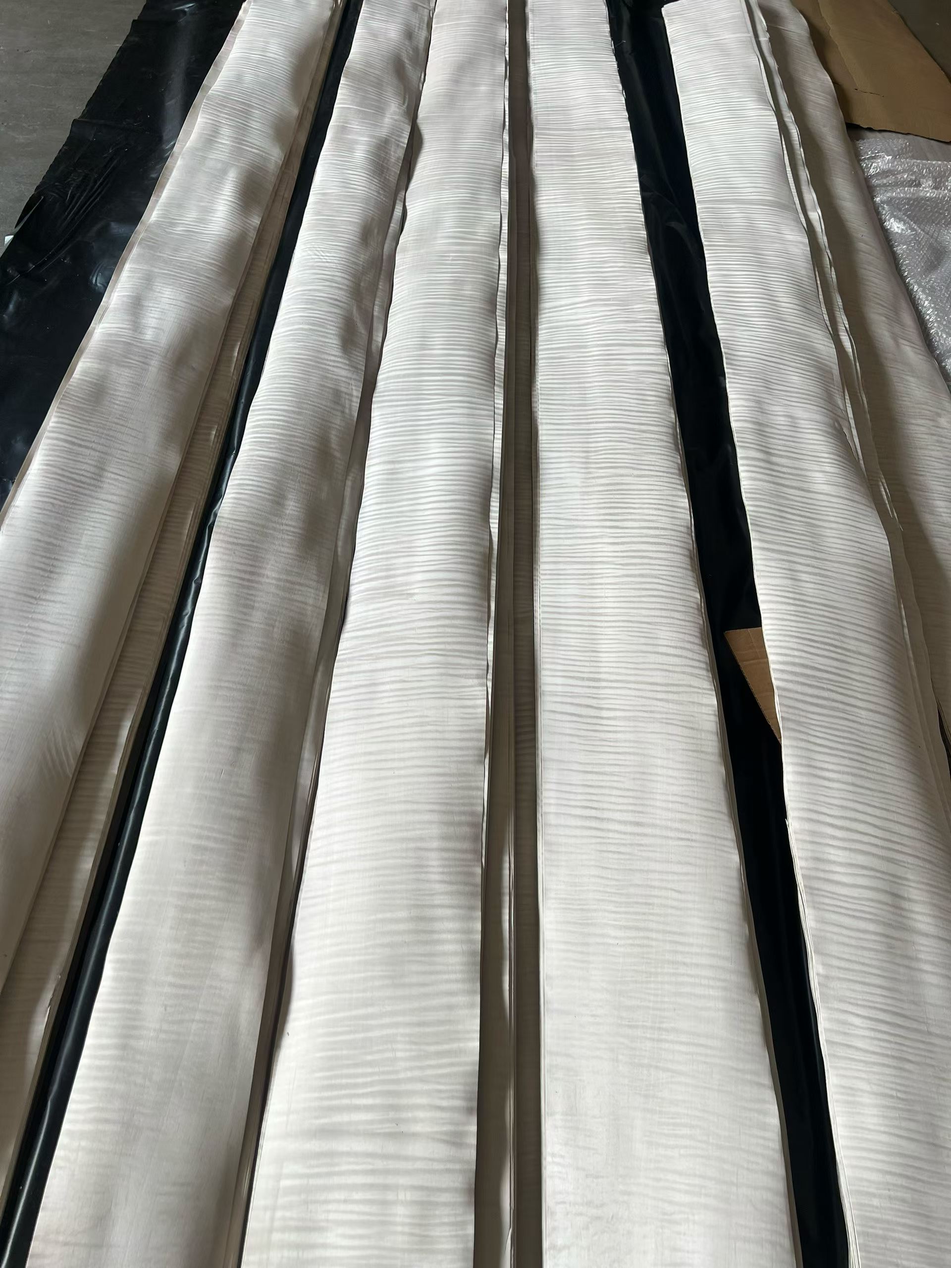Quercia Rossa veneer — Straight grain / Mountain grain