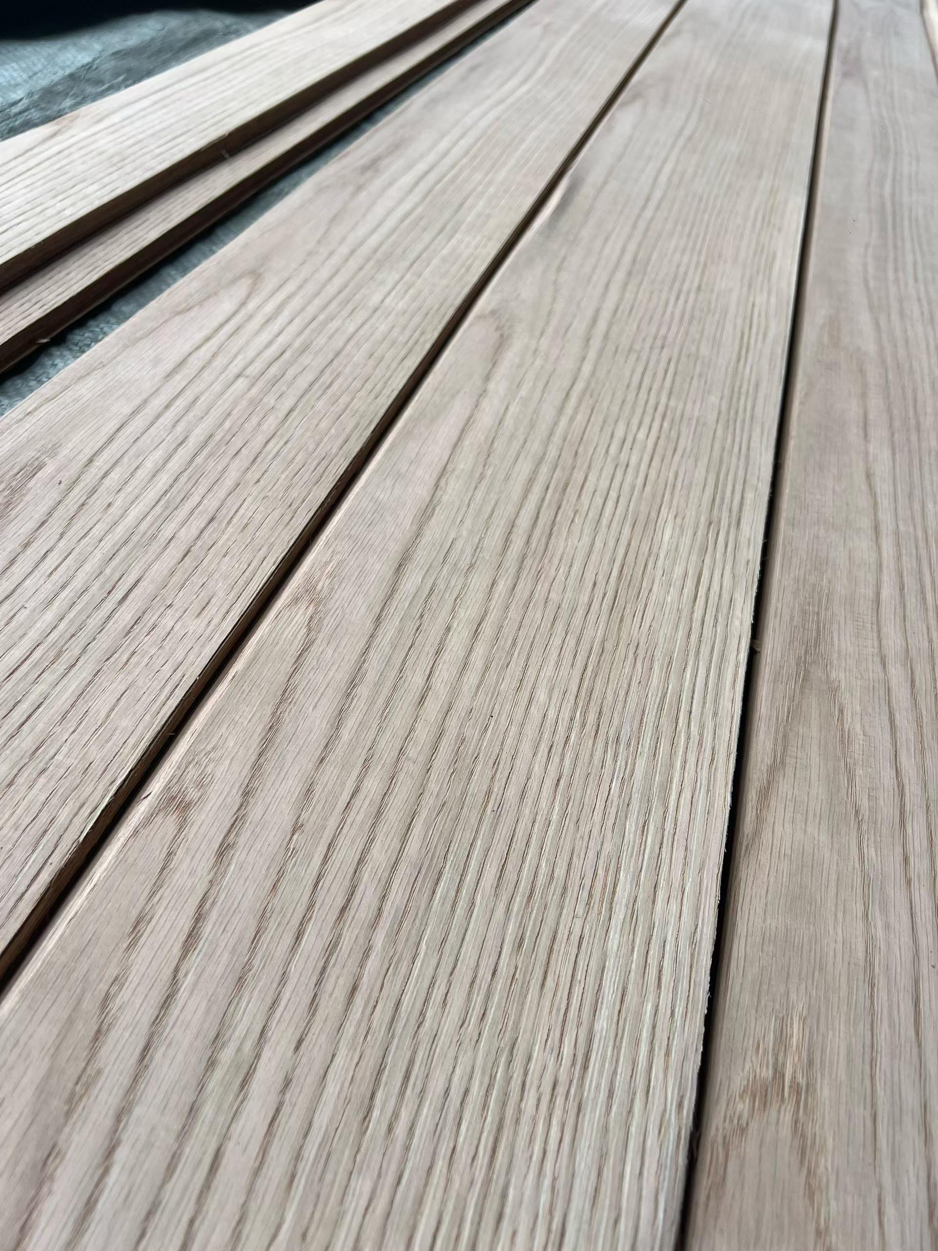 Quercia Rossa veneer — Straight grain / Mountain grain